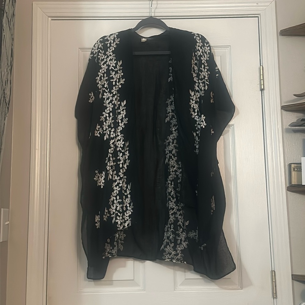 Black and white floral kimono